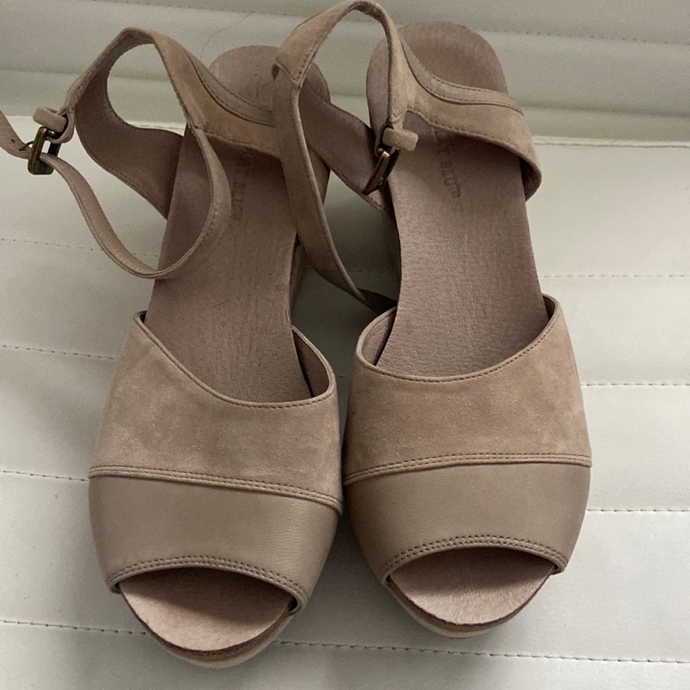 Chocolat Blu Wagga Wedge Platform Sandal